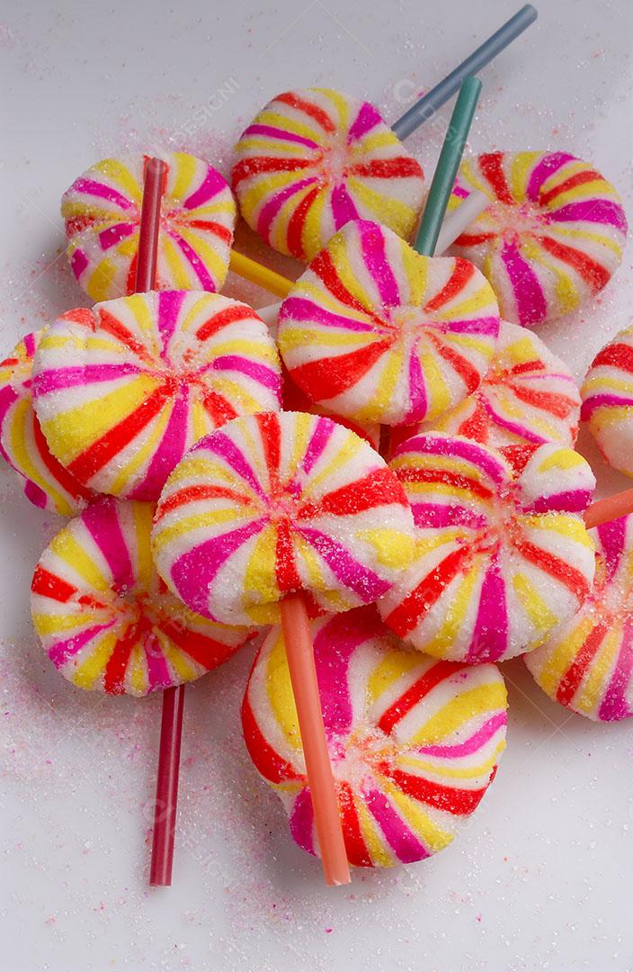 Foto Pirulito Artesanal Colorido Sobre Fundo Branco Imagem JPG