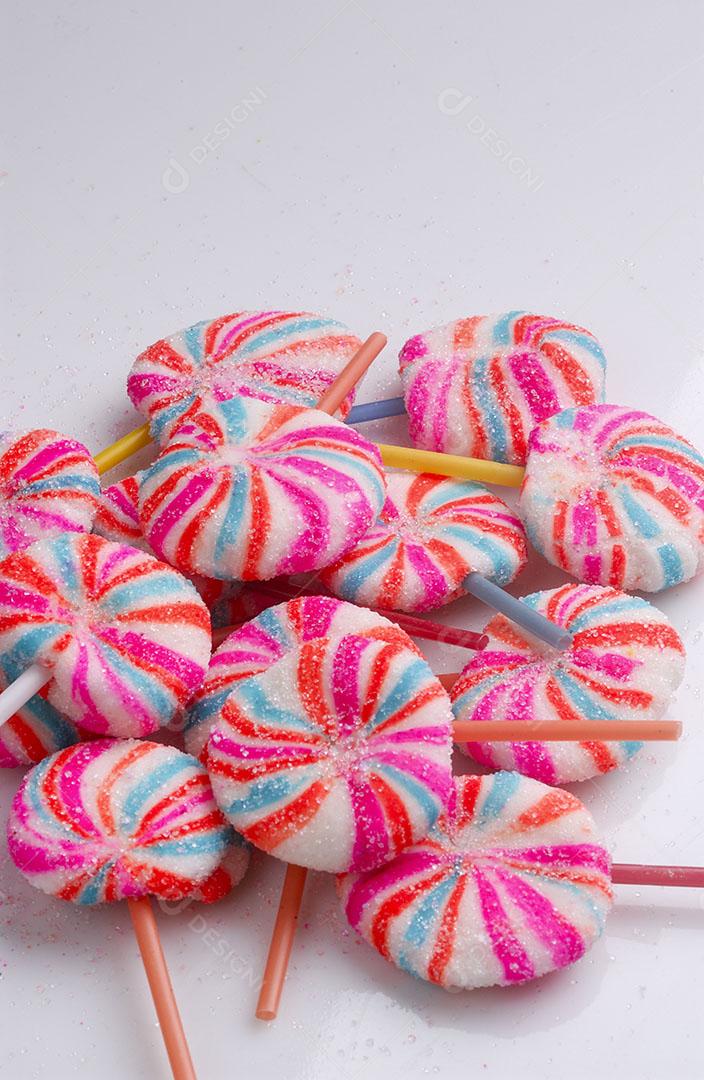 Foto Pirulito Artesanal Colorido Sobre Fundo Branco Imagem JPG