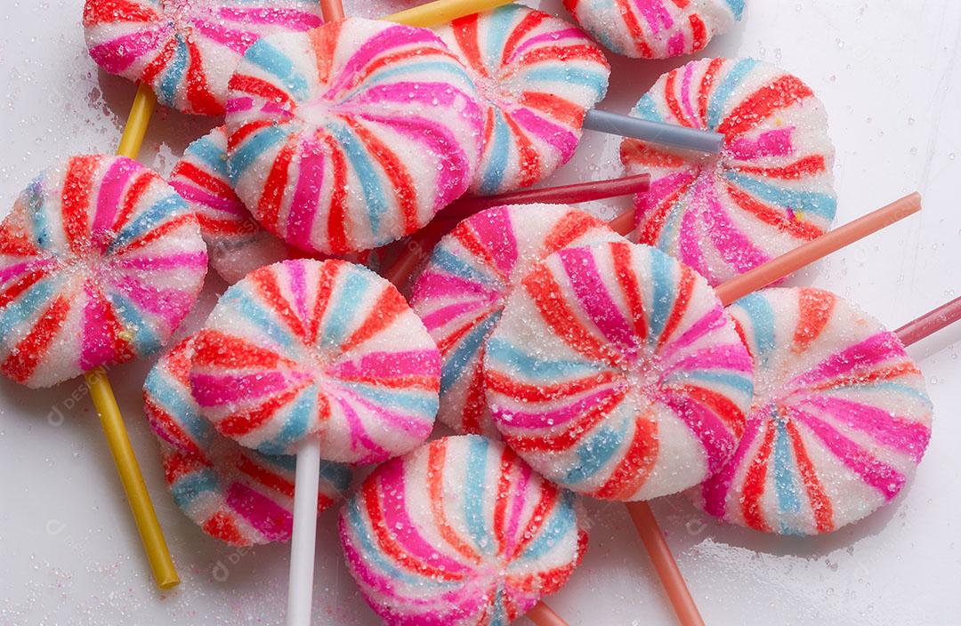 Foto Pirulito Artesanal Colorido Sobre Fundo Branco Imagem JPG