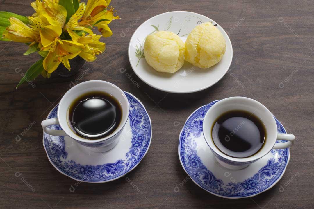 Xícaras pão De Queijo Café Fundo Madeira Imagem JPG