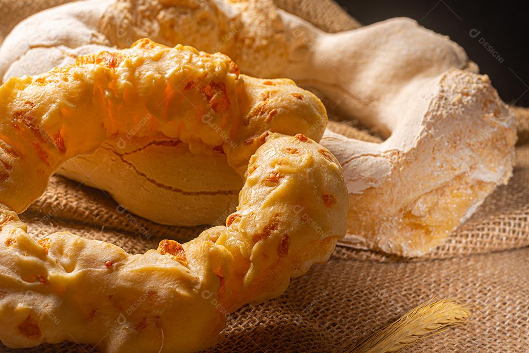 Biscoitos De Queijo Sobre A Mesa Imagem JPG