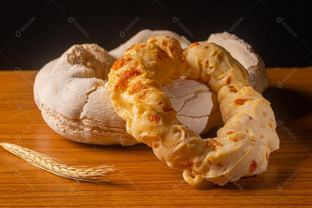 Biscoitos De Queijo Sobre A Mesa De Madeira Imagem JPG