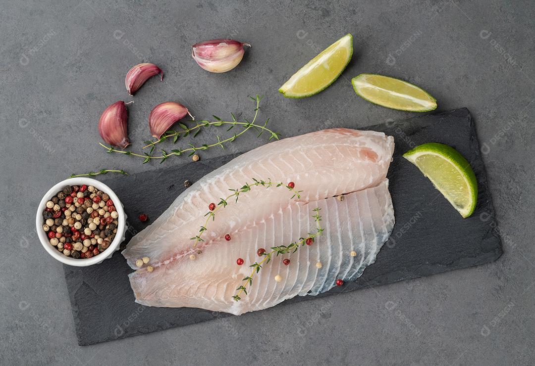 Foto Filé Tilápia Crua Temperos Sobre Fundo Pedra Imagem JPG