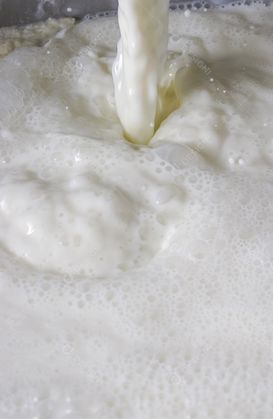 Leite Fresco Bolhas Formando 1 Imagem JPG