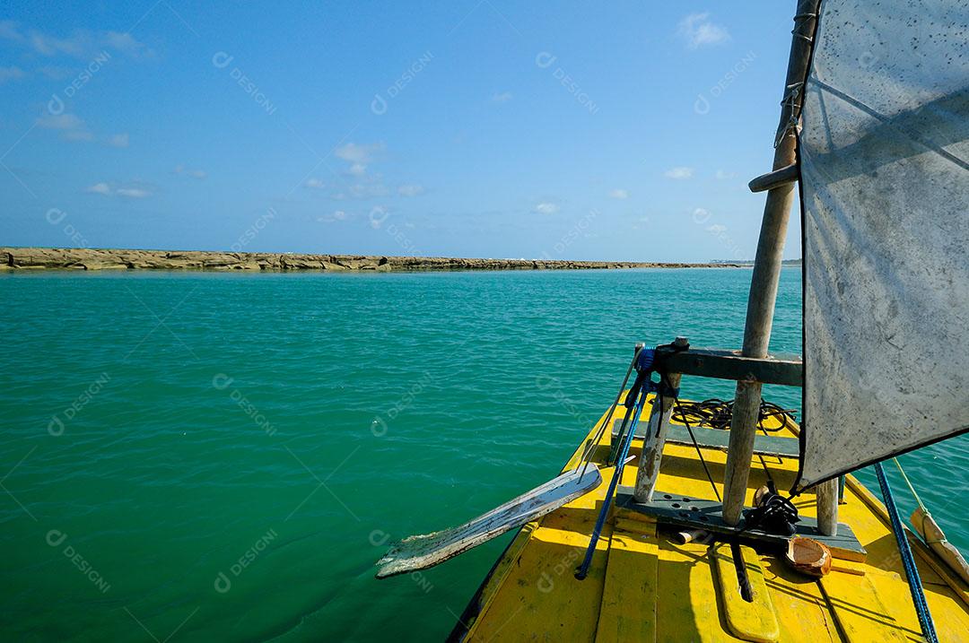 Jangada Amarela Em Piscinas Naturais Na Praia De Muro Alto Em Porto De Galinhas Imagem JPG