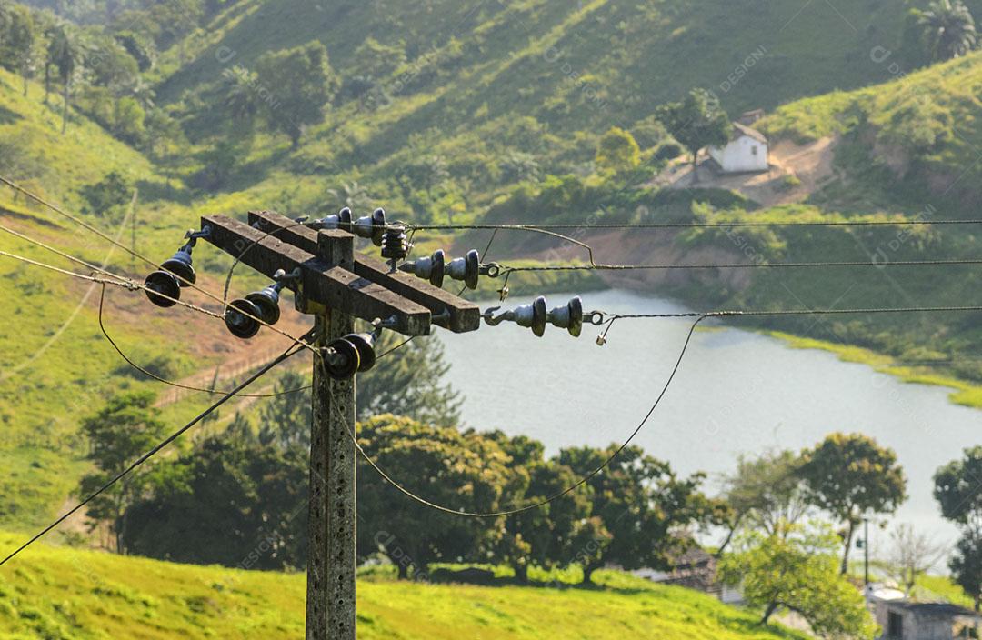 Torre Rural De Elétricidade Com Montanhas Imagem JPG