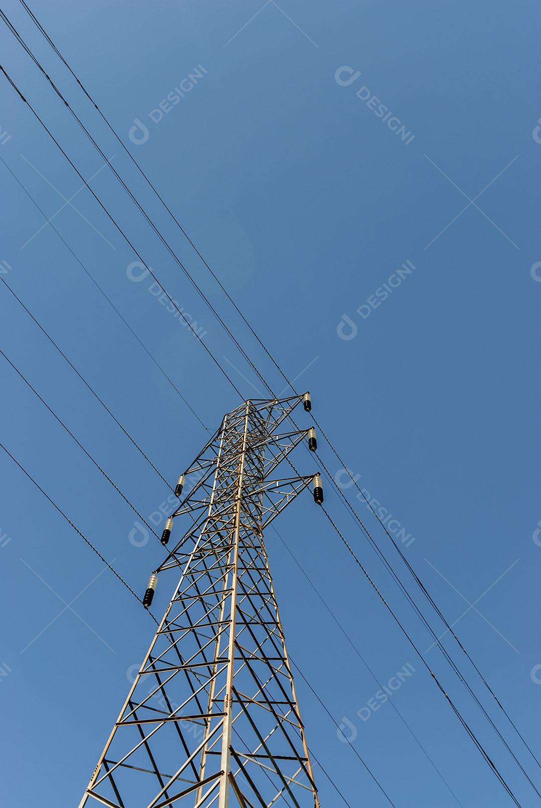 Torre De Rede Elétrica Com Céu Azul Imagem JPG