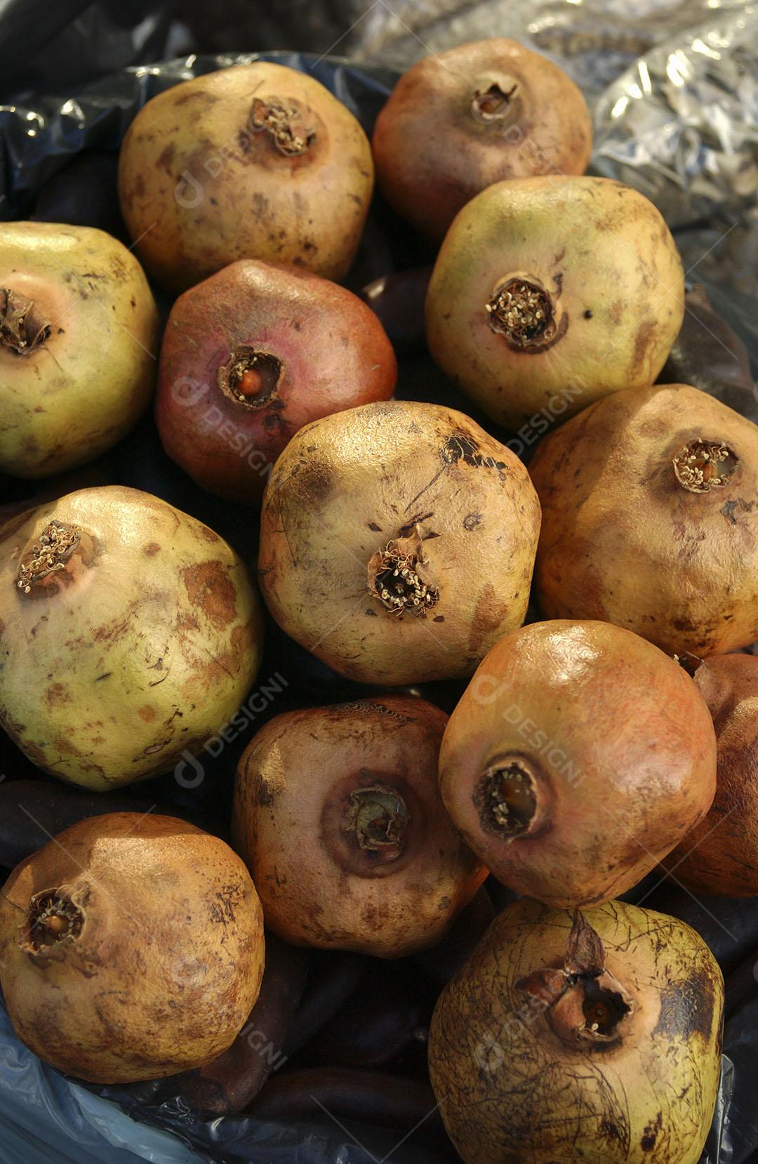 Foto De Romã Na Feira Imagem JPG