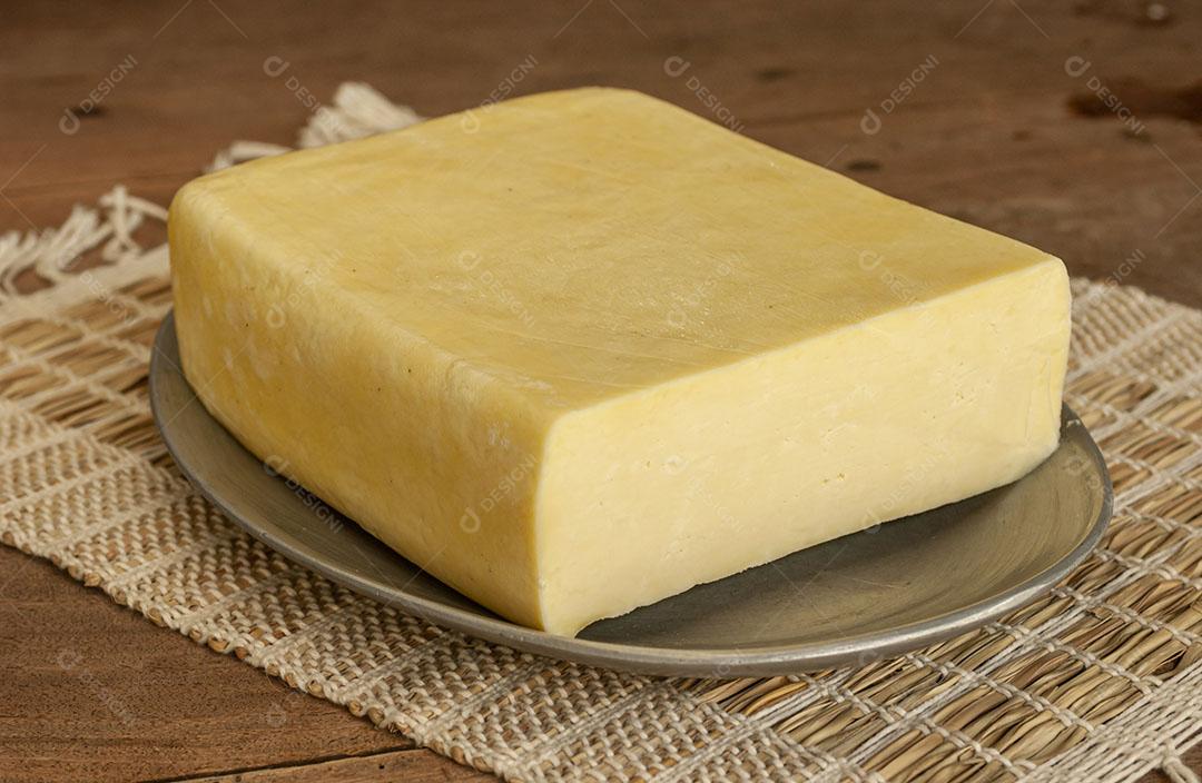 Foto Queijo de Coalho Em Uma Placa de Alumínio Imagem JPG