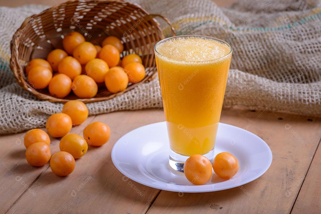 Suco De Caja No Copo Sobre Mesa De Madeira 3 Imagem JPG