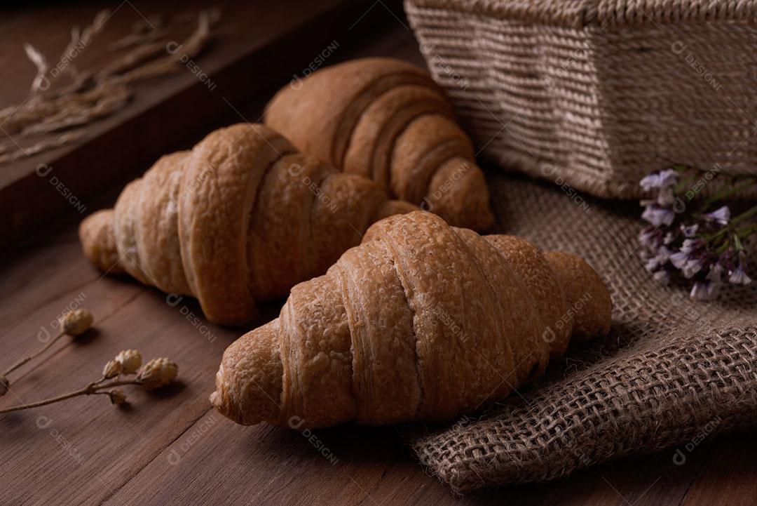 Pão De Croissant Sobre A Mesa 8 Imagem JPG