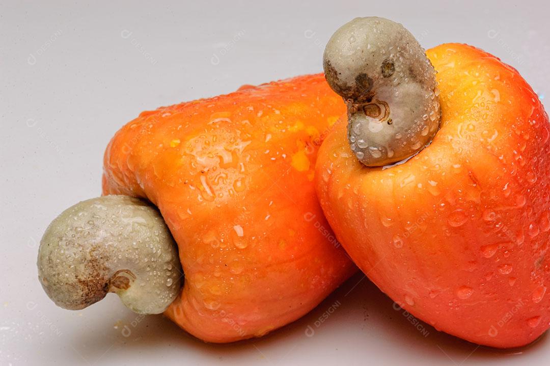 Caju E Castanha Em Estúdio Com Gotas De Água 7 Imagem JPG