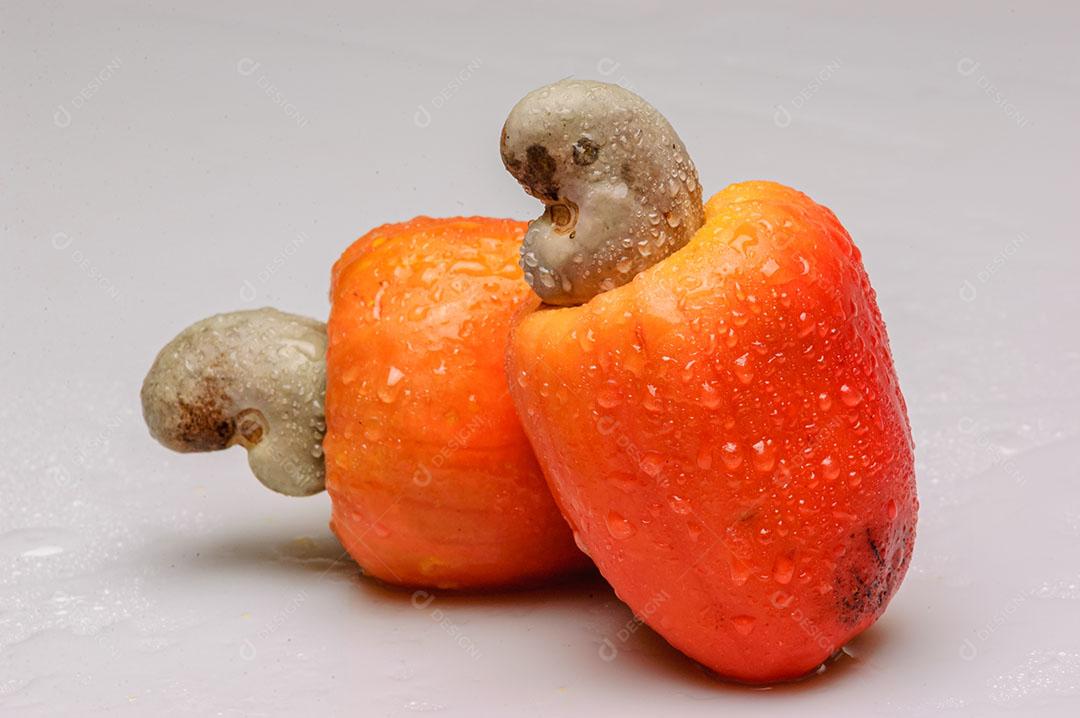 Caju E Castanha Em Estúdio Com Gotas De Água 5 Imagem JPG