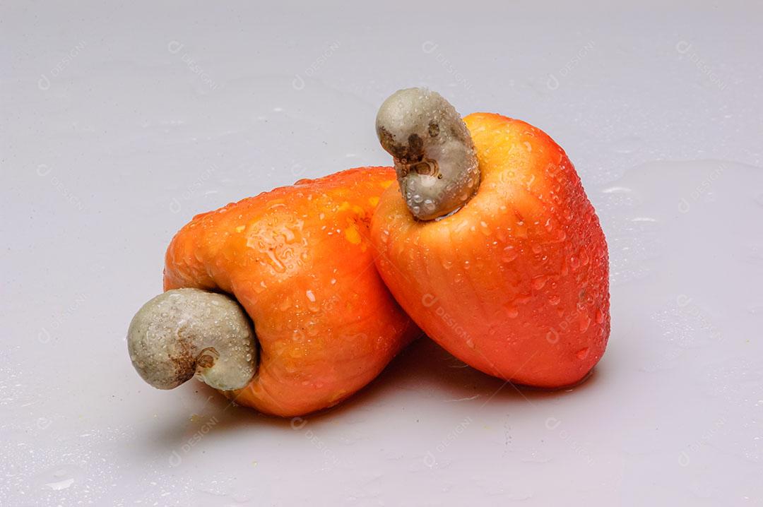 Caju E Castanha Em Estúdio Com Gotas De Água 3 Imagem JPG