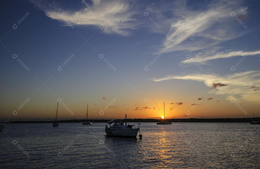 Barcos Ao Pôr Do Sol Na Praia Do Jacaré 1 Imagem JPG