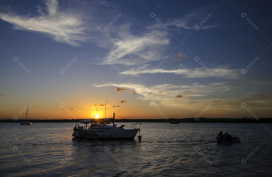 Barcos Ao Pôr Do Sol Na Praia Do Jacaré Imagem JPG