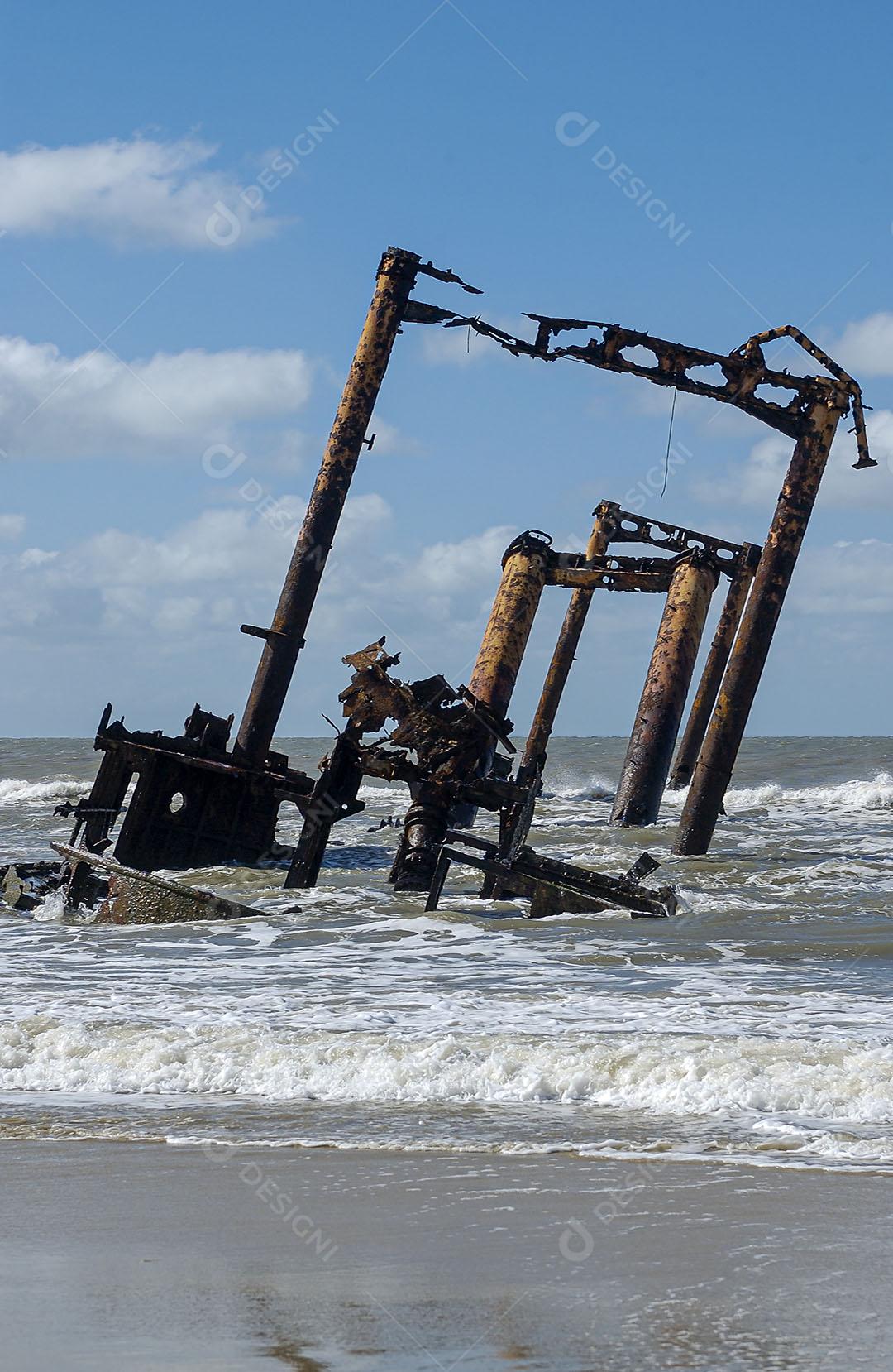 Barco Altair Encalhado Na Praia Do Cassino 4 Imagem JPG