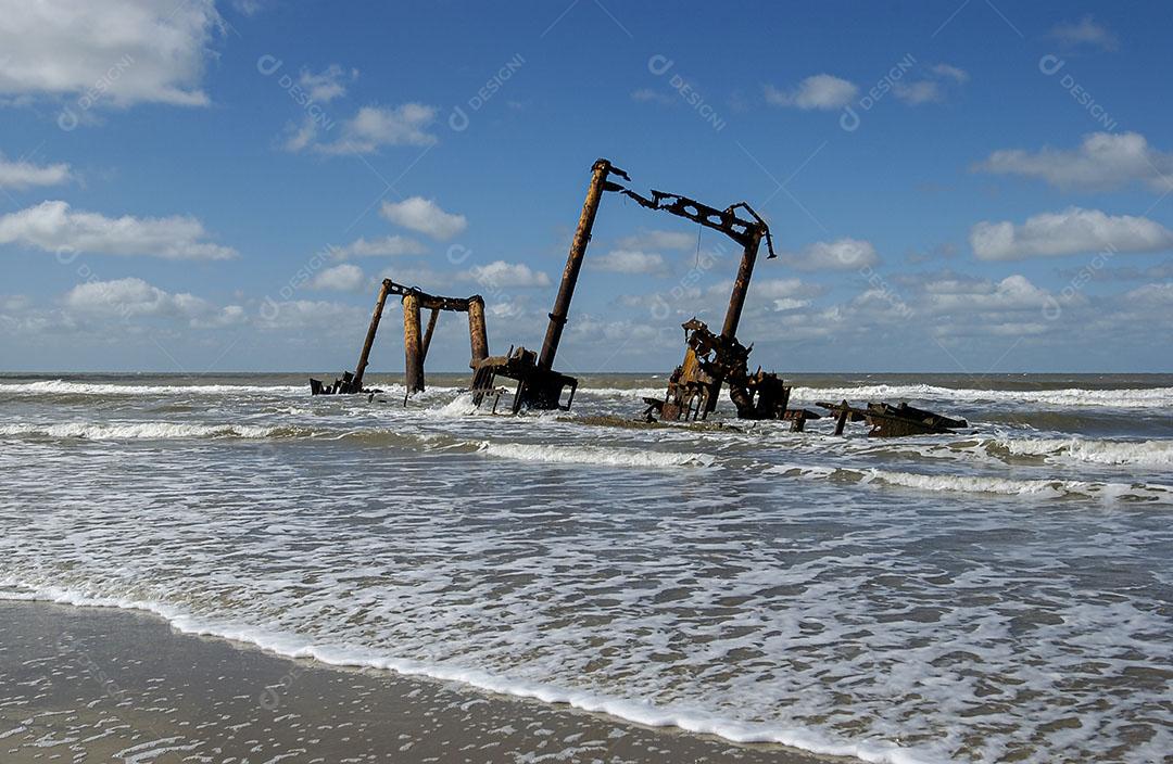 Barco Altair Encalhado Na Praia Do Cassino 6 Imagem JPG