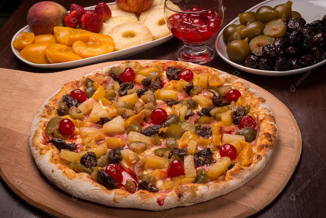 Pizza De Pêssego Cereja Ameixa Figo E Abacaxi 3 Imagem JPG