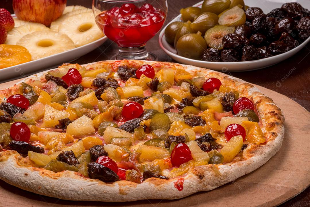 Pizza De Pêssego Cereja Ameixa Figo E Abacaxi 1 Imagem JPG