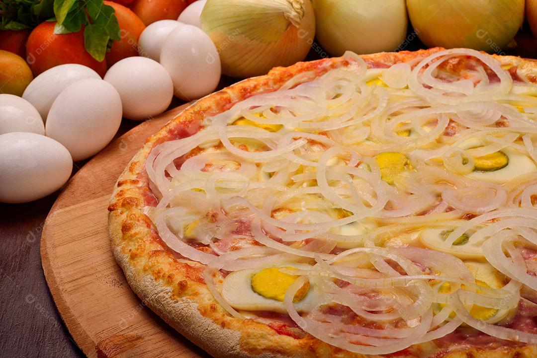 Pizza Portuguesa Com Ovos Cozidos Cebola E Azeitonas 2 Imagem JPG