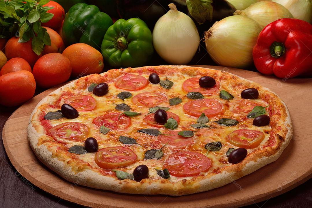 Pizza Margherita Com Azeitonas Pretas Imagem JPG