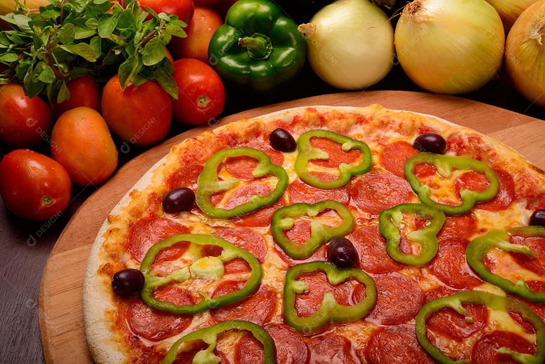 Pizza De Calabresa Com Pimentão Verde 1 Imagem JPG