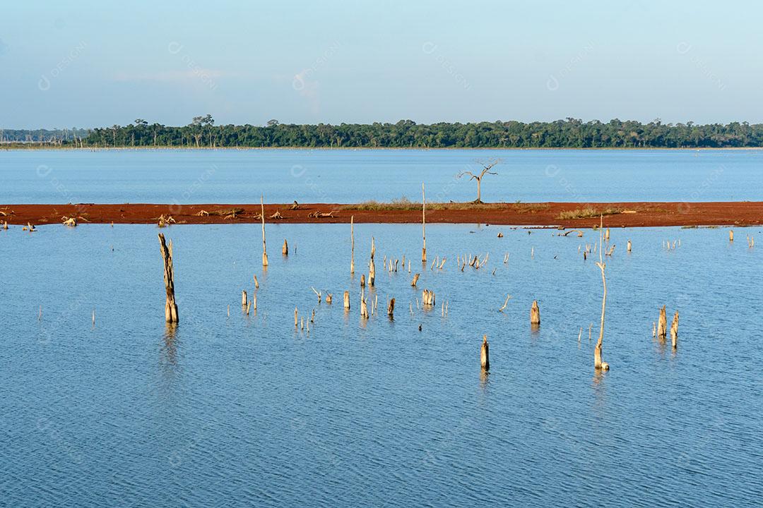Lago Da Barragem De Itaipu Na Estação Seca 1 Imagem JPG