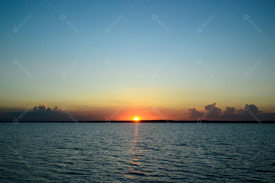 Pôr do sol no Lago da Barragem De Itaipu Foz do Iguaçu Paraná Brasil Imagem JPG