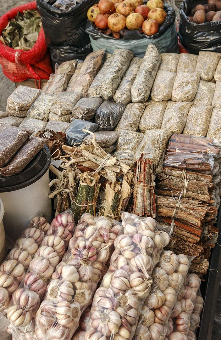 Comida Alho Venda na Feira Tempero Aromático Mercado Romã Alecrim Imagem JPG .