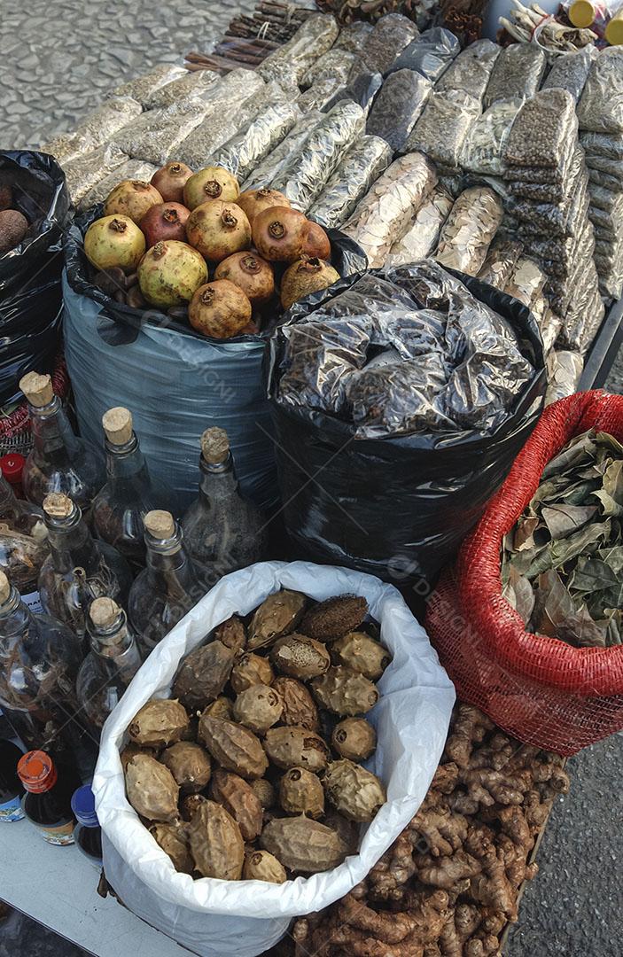Comida Alho Venda na Feira Tempero Aromático Mercado Romã Alecrim Imagem JPG .