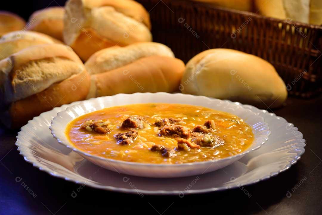 Foto Sopa De Carne Com Pães Comida Nordestina Imagem JPG