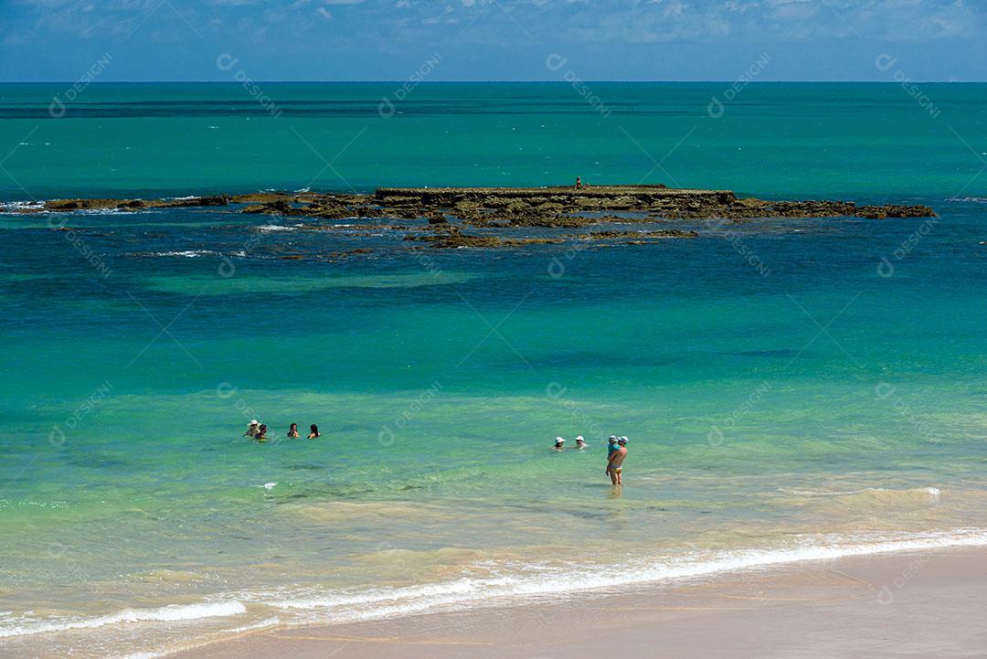 Foto Praia Mar Céu Limpo Penhasco Turistas Imagem JPG