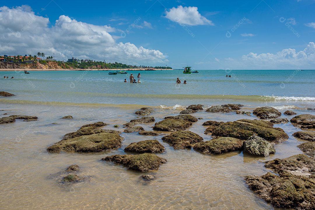 Foto Praia Mar Céu Limpo Penhasco Turistas Imagem JPG