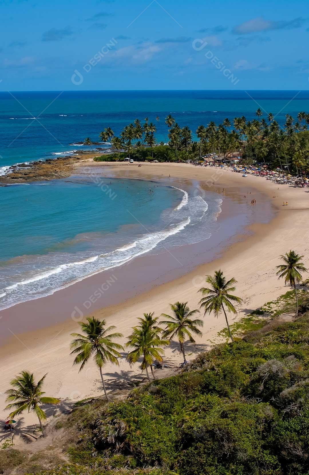 Foto Praia Com Águas Azuis Lindas Paisagem Imagem JPG