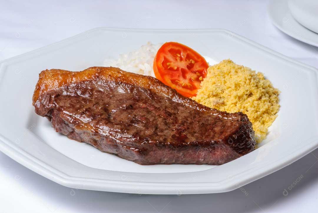 Foto Picanha em Prato Branco Com Tomate Imagem JPG