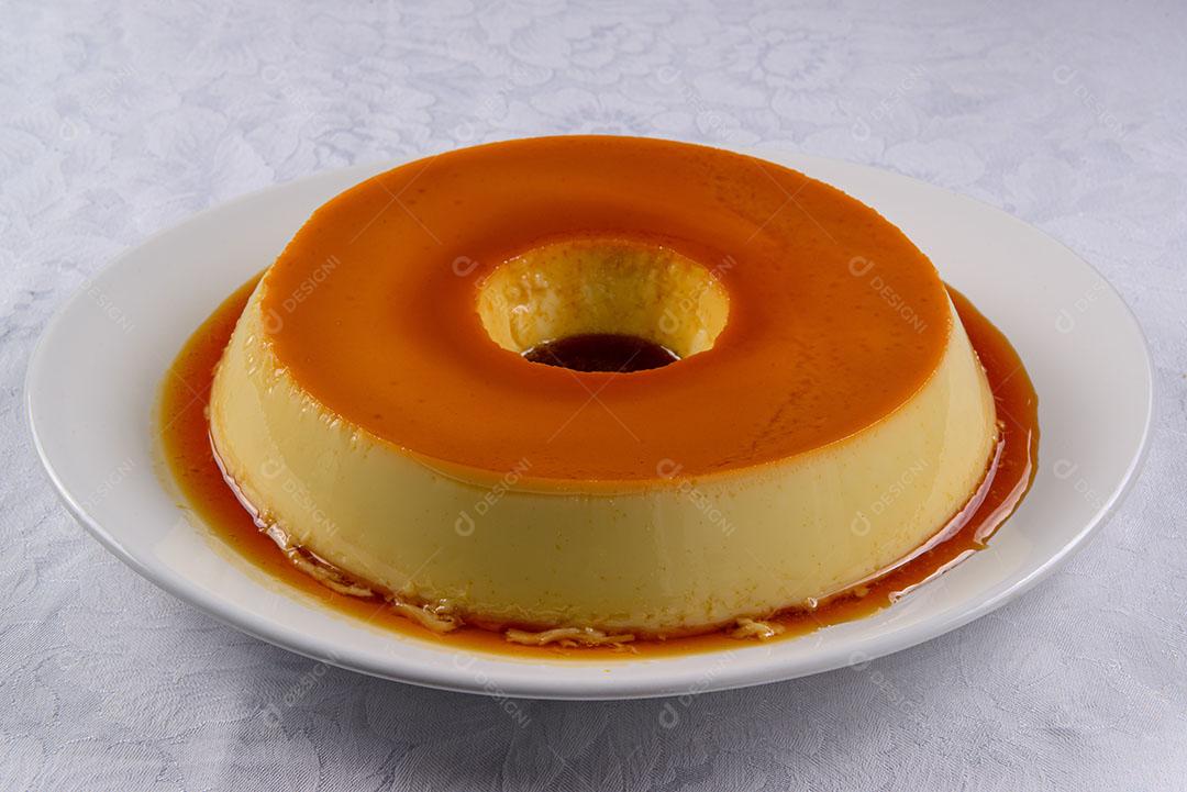 Foto Pudim Leite Prato Branco Toalha de Mesa Branca Imagem JPG