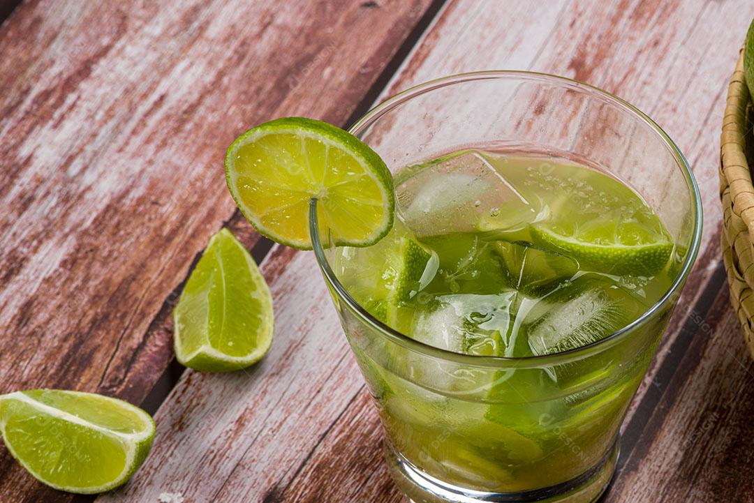 Foto Copo Caipirinha Limão Bebida Típica Brasileira Limão Gelo Açúcar Imagem JPG