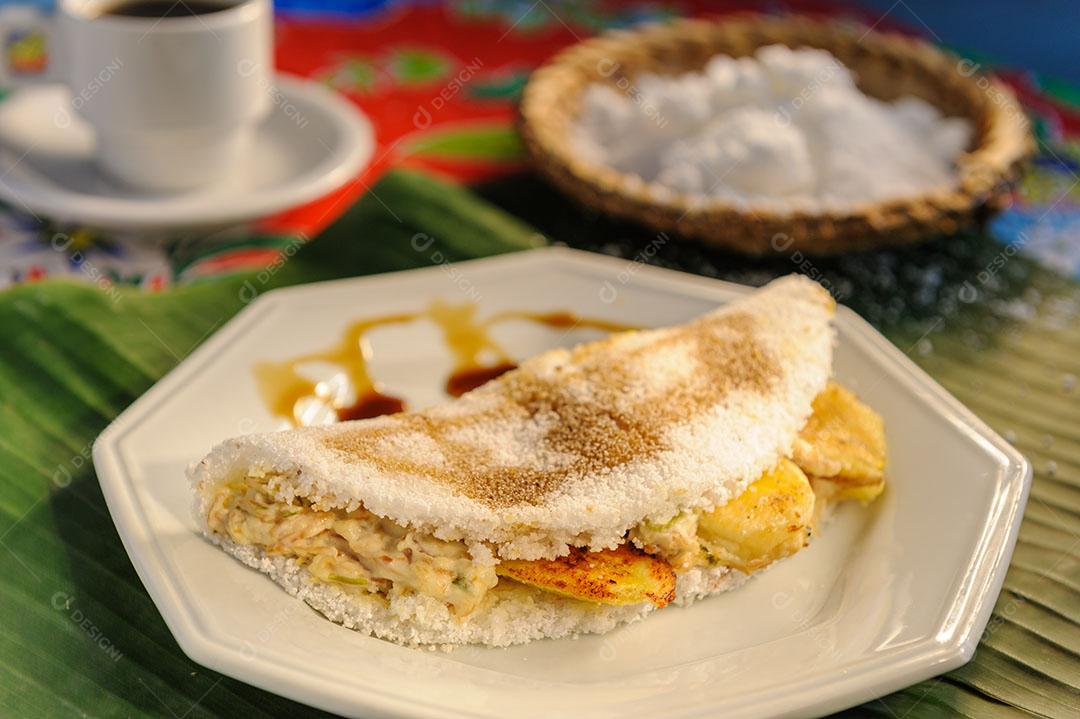 Foto Tapioca Banana Frita Caramelizada Queijo Mussarela Prato Branco Imagem JPG