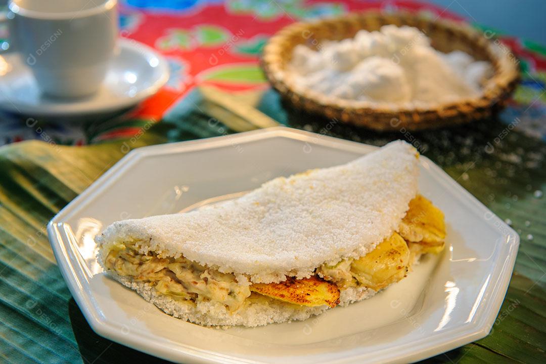 Foto Tapioca Banana Frita Caramelizada Queijo Mussarela Prato Branco Imagem JPG