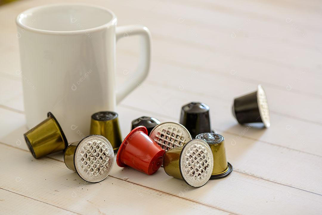 Foto Cápsulas de Café Usadas Pessoa Segurando Imagem JPG