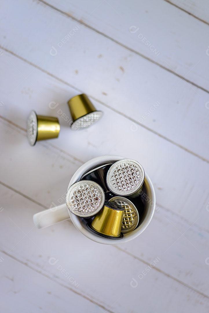 Foto Cápsulas de Café Usadas Pessoa Segurando Imagem JPG