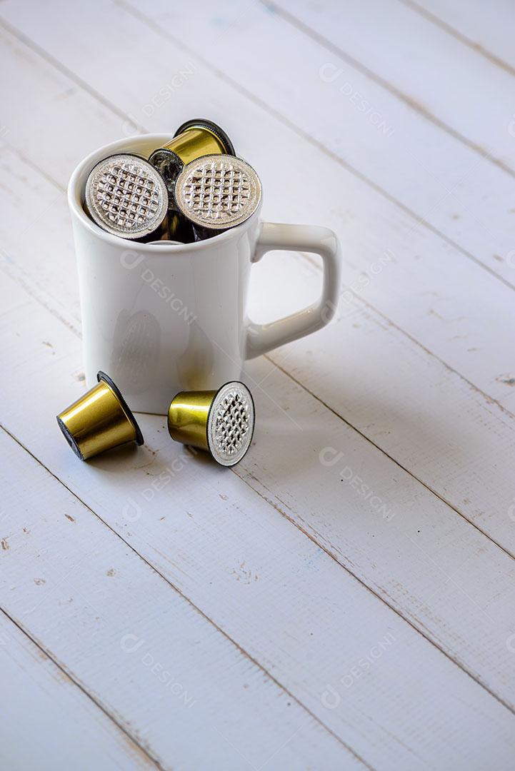 Foto Cápsulas de Café Usadas Pessoa Segurando Imagem JPG