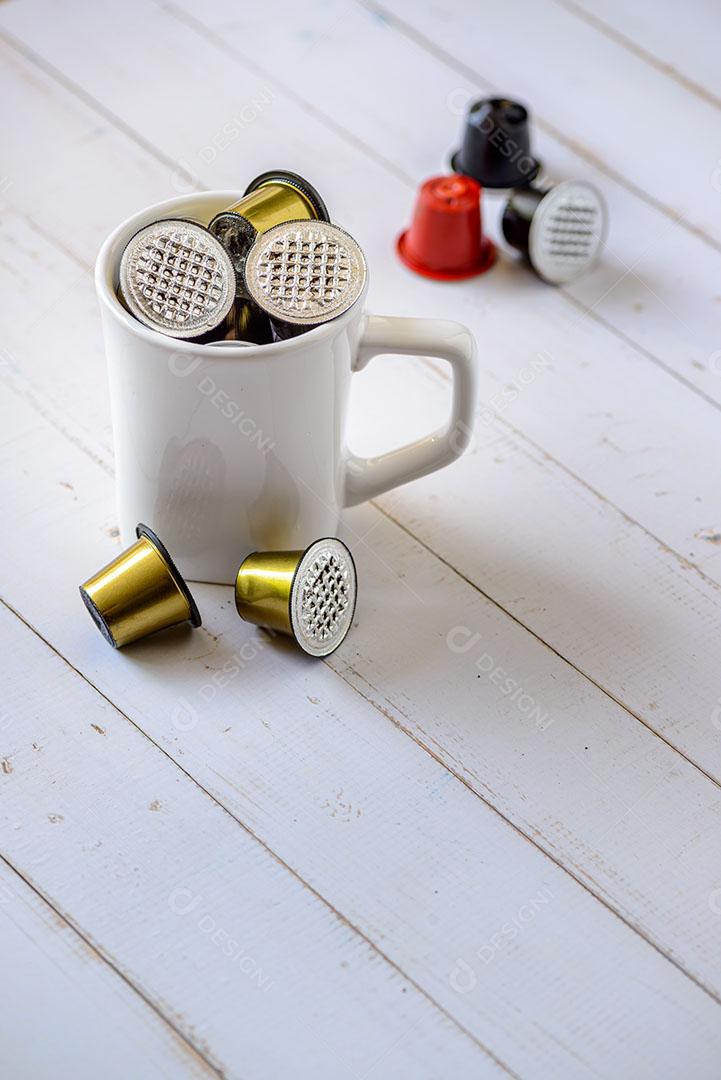 Foto Cápsulas de Café Usadas Pessoa Segurando Imagem JPG