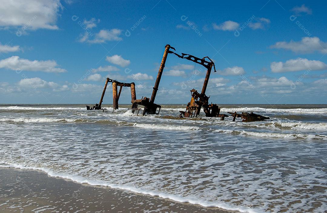 Barco Altair Encalhado na Praia do Cassino Rio Grande Rio Grande do Sul Imagem JPG