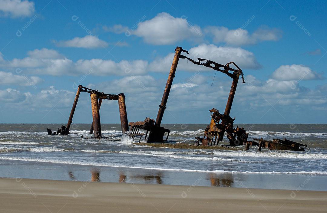 Barco Altair Encalhado na Praia do Cassino Rio Grande Rio Grande do Sul Imagem JPG