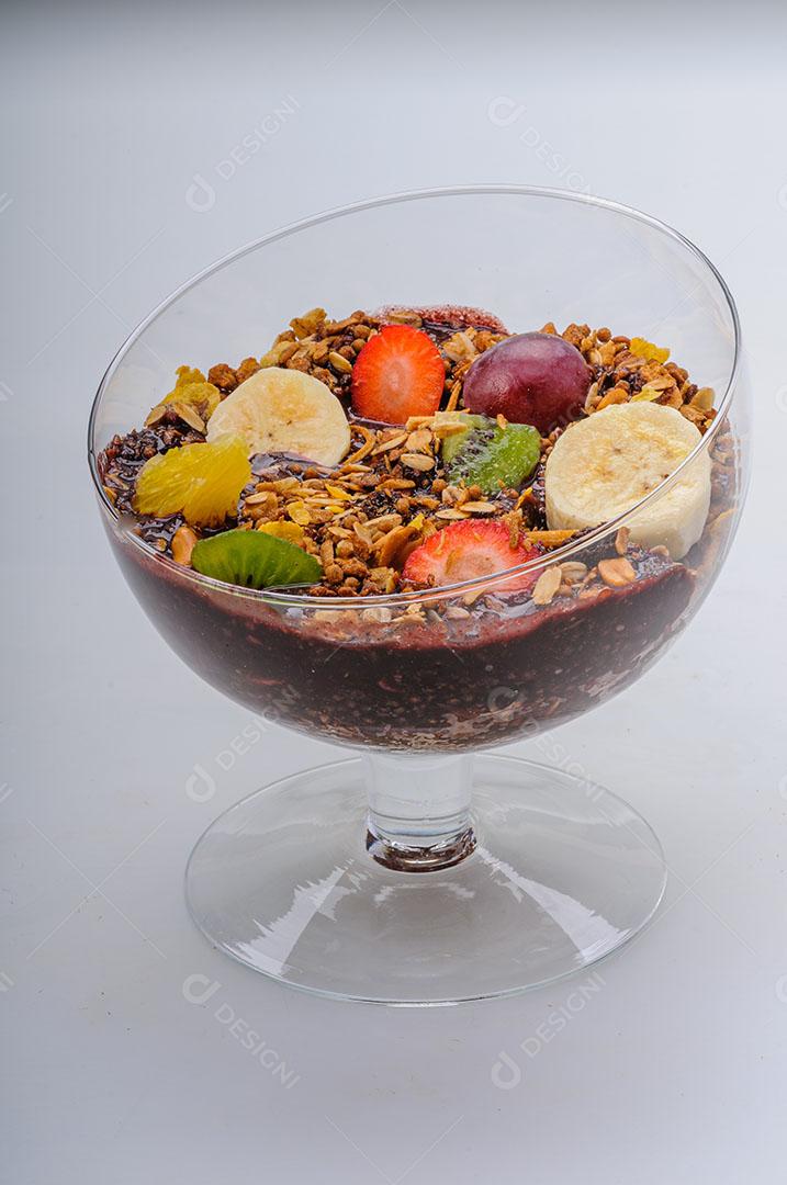 Foto Iogurte Granola Frutas Morango Uva Banana Mamão Laranja Tigela Vidro Imagem JPG