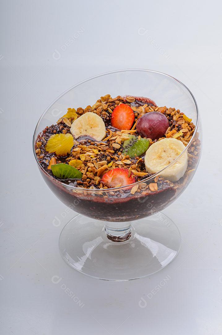 Foto Iogurte Granola Frutas Morango Uva Banana Mamão Laranja Tigela Vidro Imagem JPG