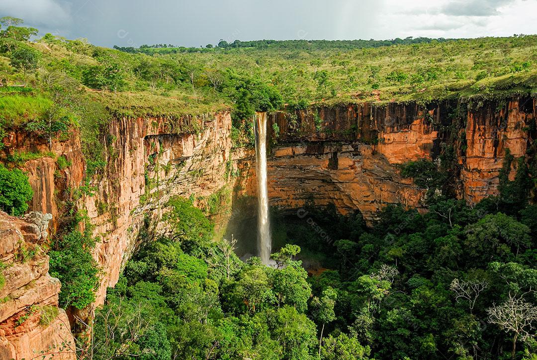 Cachoeira Véu de Noiva Vegetação Falésia Rochosa Chapada Guimarães Imagem JPG