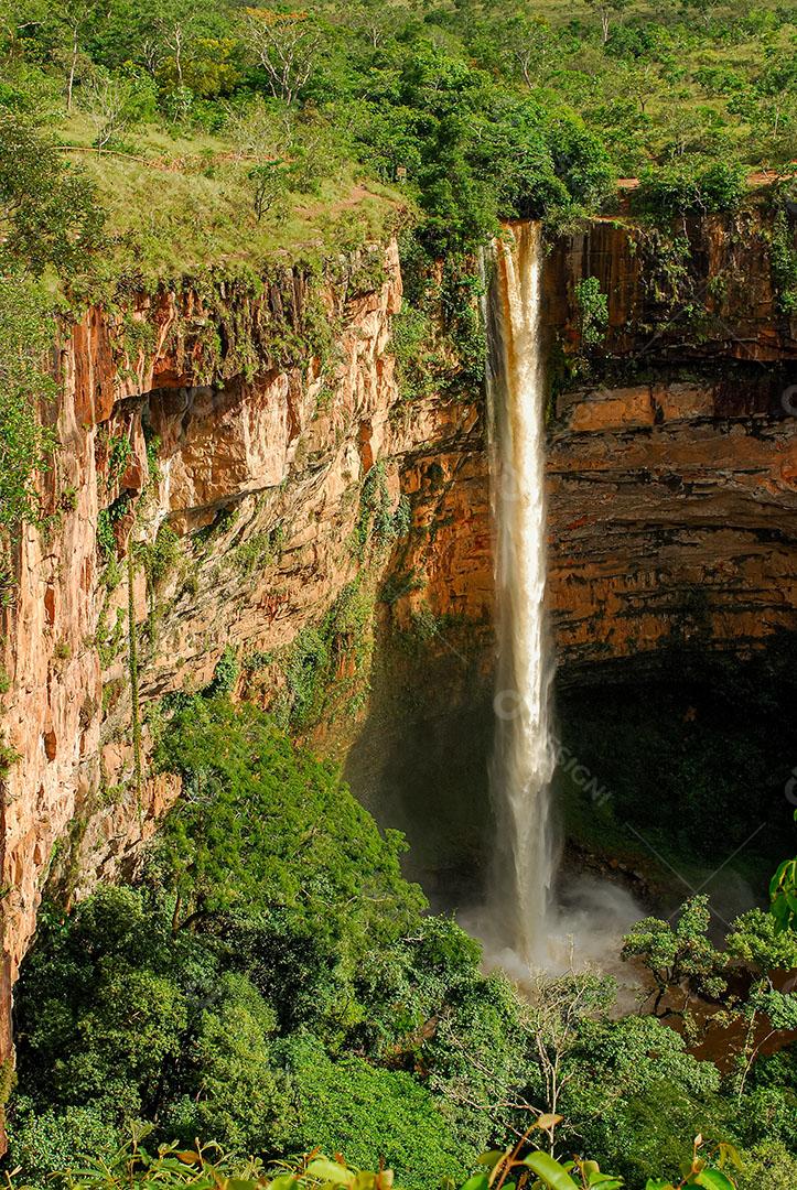 Cachoeira Véu de Noiva Vegetação Falésia Rochosa Chapada Guimarães Imagem JPG